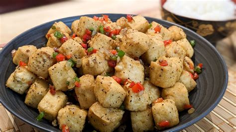  Le Tofu Frit à la Meizhou: Savoureux et Croustillant dans un Bain de Parfum Épicé !