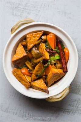  Le Tofu Mao Dou Fu: Un délice épicé aux saveurs douces et délicatement fumées qui vous fera voyager à travers les rues de Loudi!