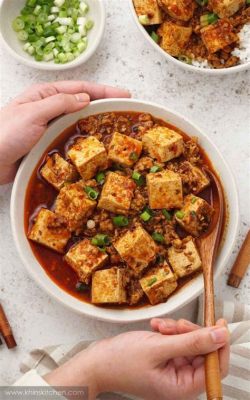  Le Tofu Mapo: Qu'est-ce qui se cache derrière cette explosion de saveurs épicées et la texture soyeuse du tofu ?