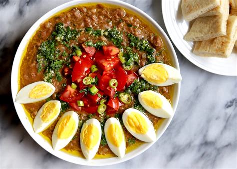  Ful Medames: Un Plat Copieux aux Saveurs Riches et Orientales qui Rêve d'Épices !