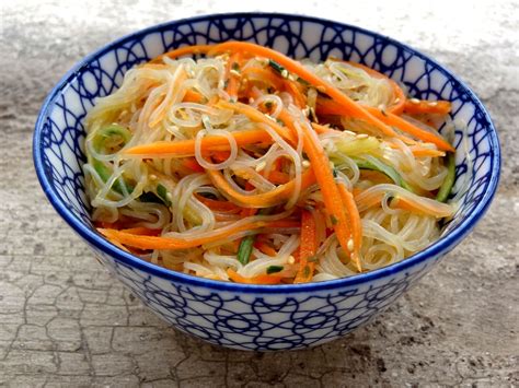  La Salade de Vermicelles au Vinaigre : Un Plat Frais et Délicieusement Piquant !