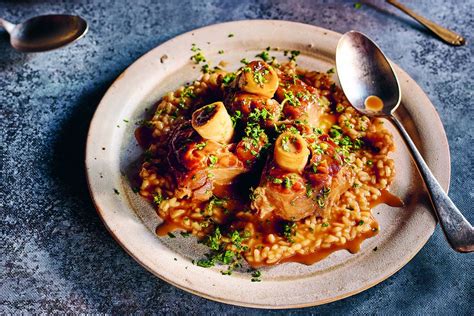  Osso Buco: Un plat milanais aux saveurs réconfortantes et une texture fondant à souhait !